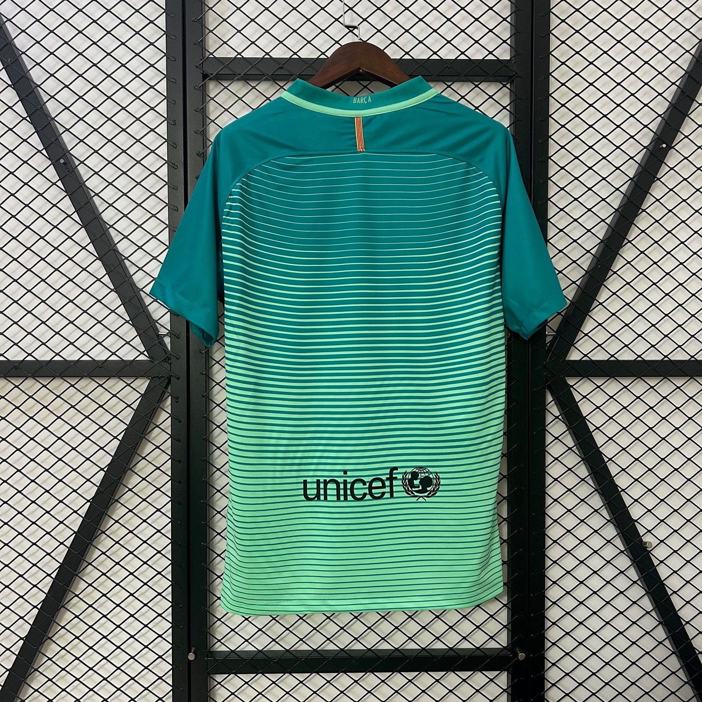 FC Barcelona 16/17 Away Kit